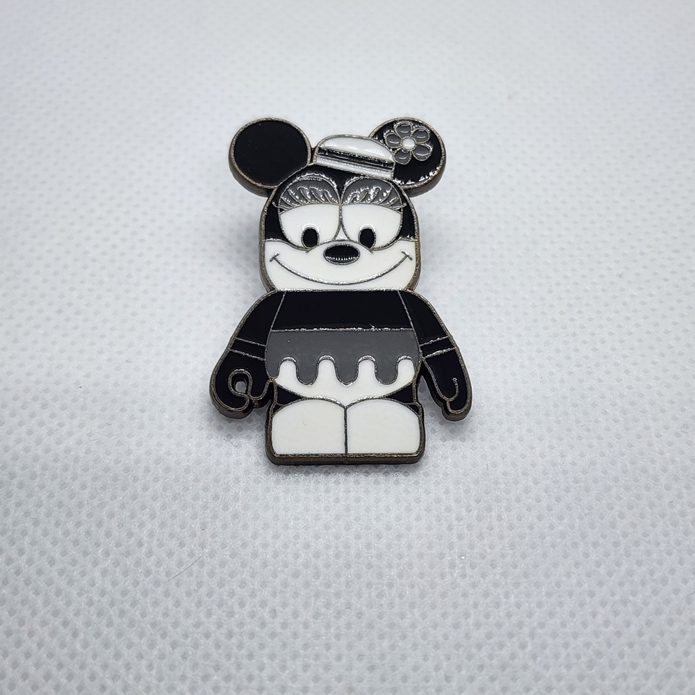 🌺 5/$25 Disney Minnie Mouse Classic Black And White Series 1 Trading Pin 2013